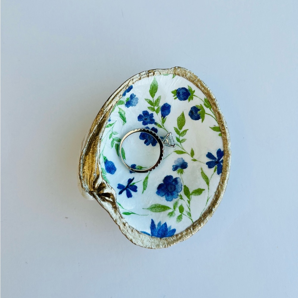 Handmade Clam Shell Ring Dish with Blue flower Pattern and Gold Trim